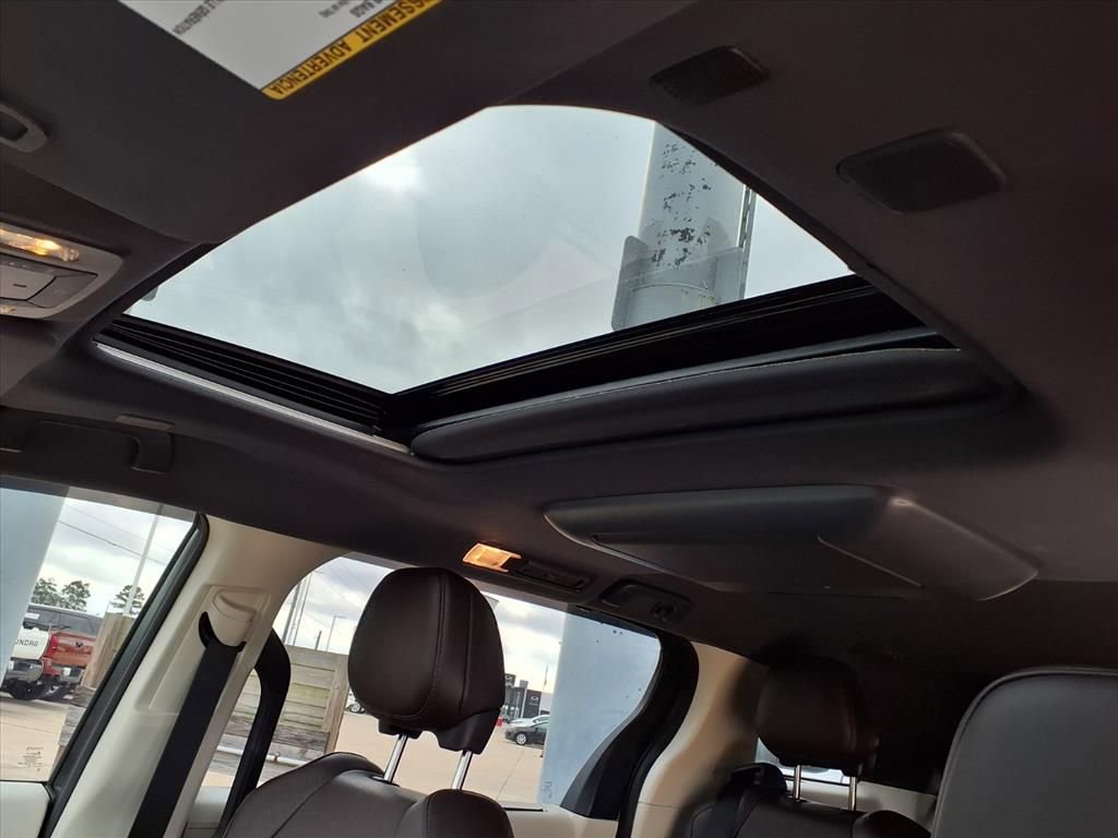 Used 2023 Toyota Sienna Platinum image 6