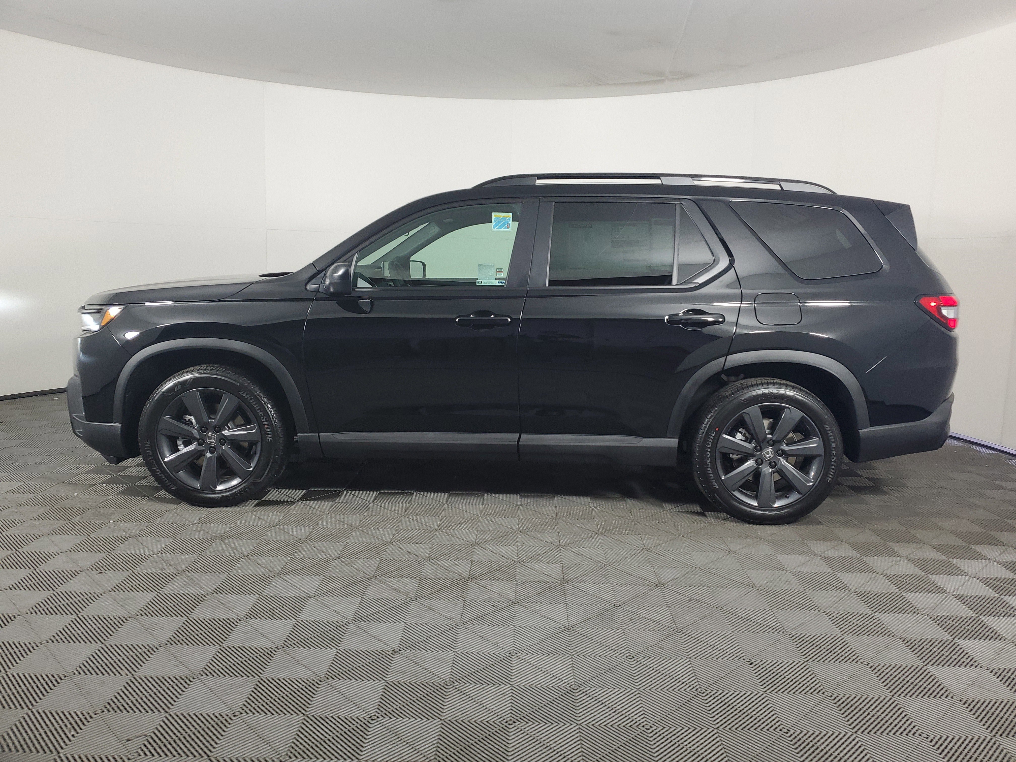 New 2026 Honda Pilot Sport image 7