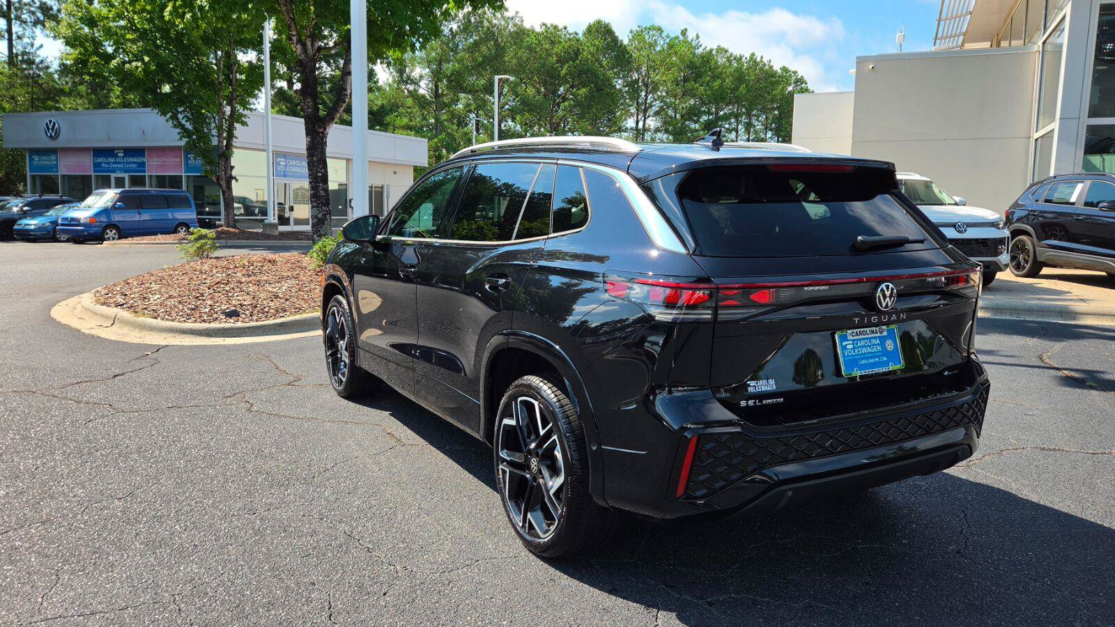 New 2026 Volkswagen Tiguan SEL R-Line AWD/4WD image 3