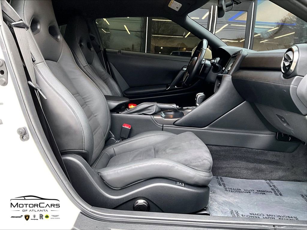 Used 2021 Nissan GT-R Premium image 8