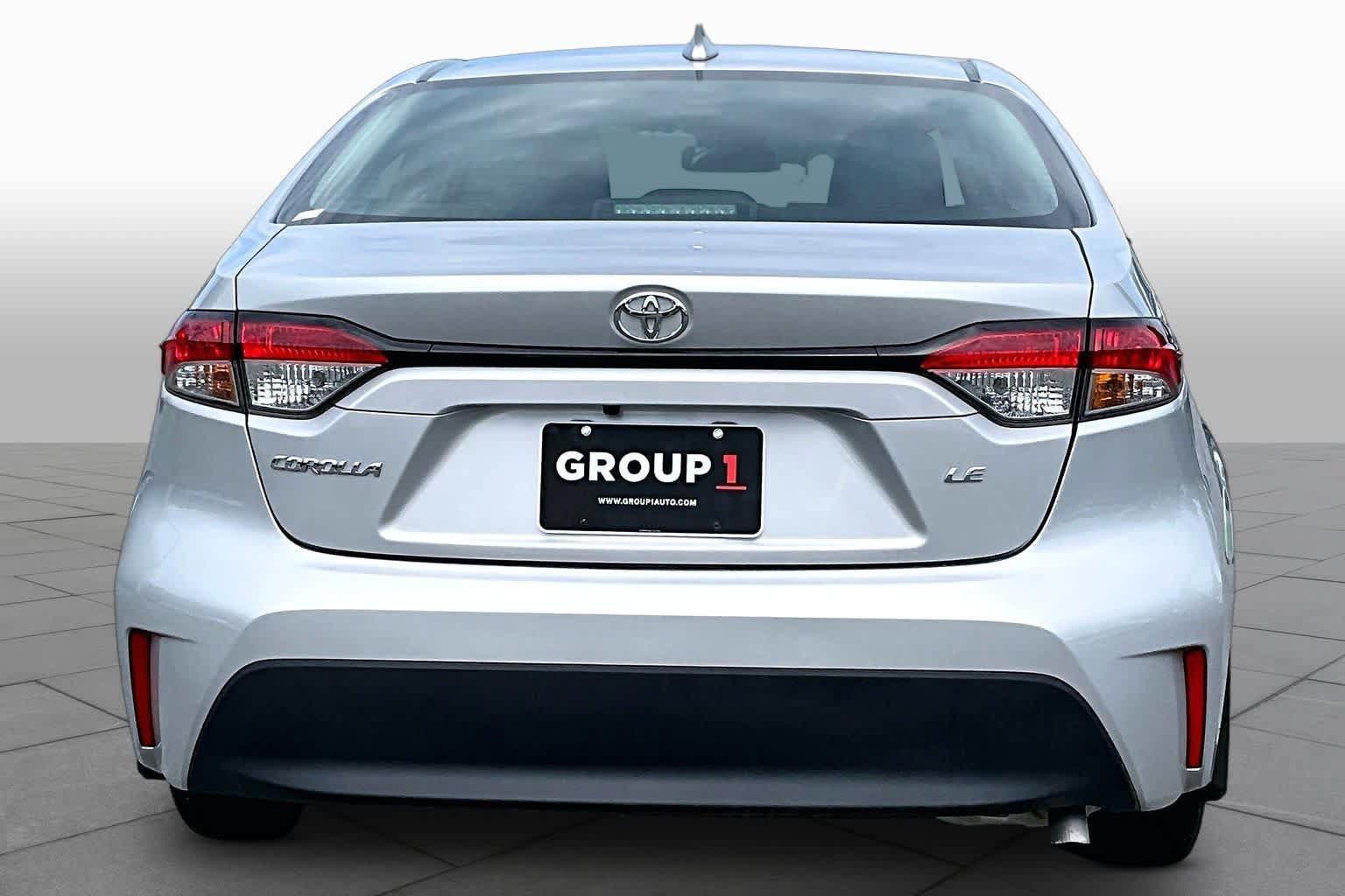 Used 2025 Toyota Corolla LE w/ LE Premium Package FWD image 5