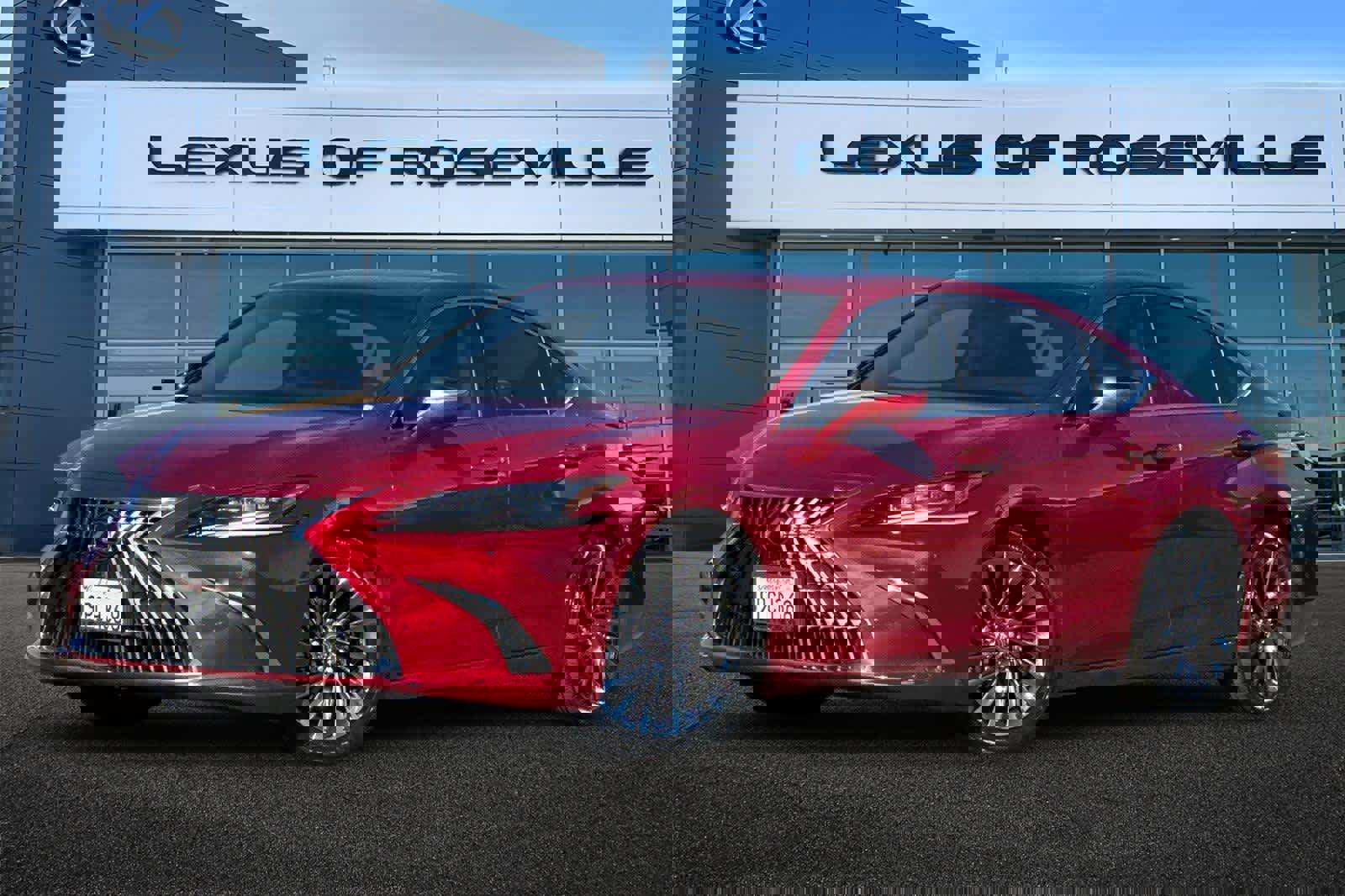 Used 2025 Lexus ES 300h w/ Luxury Package