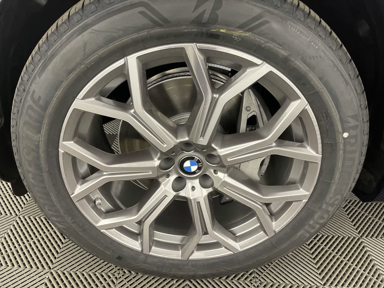 Certified 2024 BMW X7 xDrive40i w/ Premium Package AWD/4WD image 10