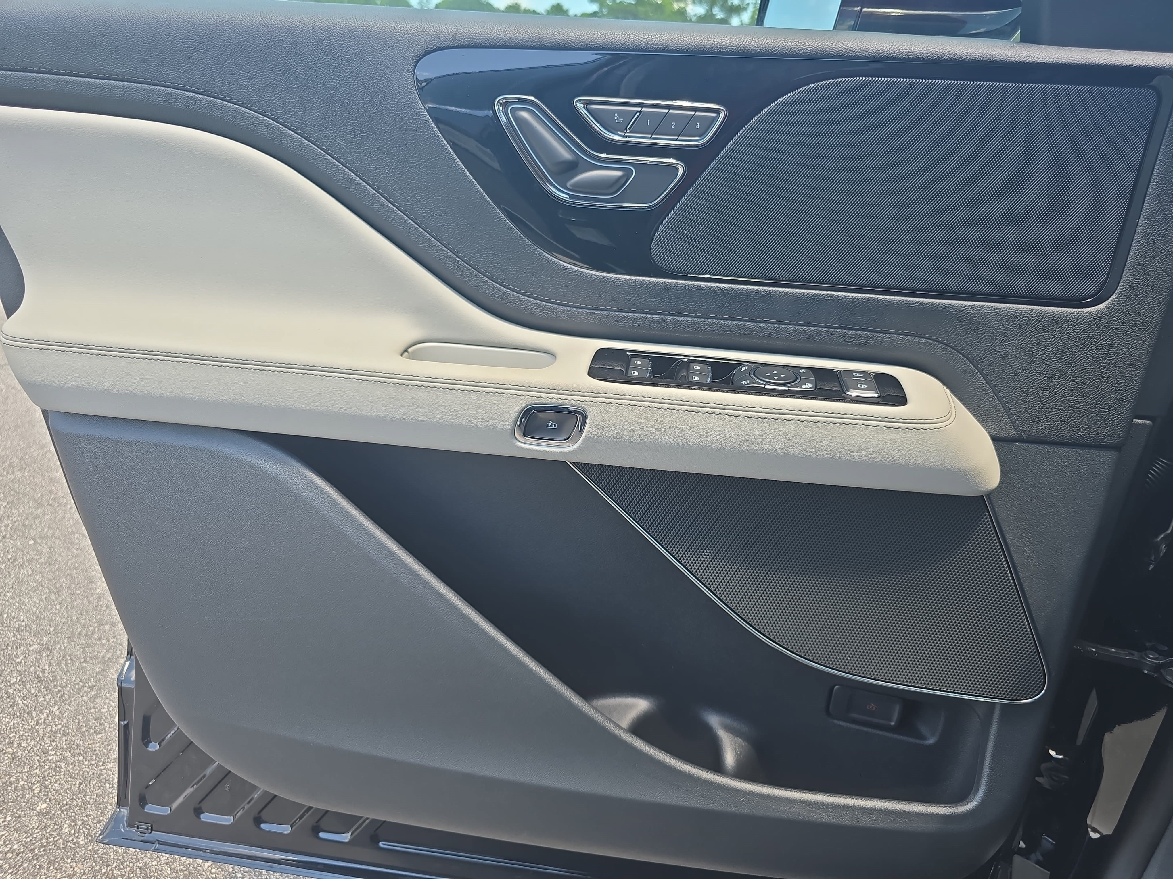 New 2026 Lincoln Aviator AWD image 26