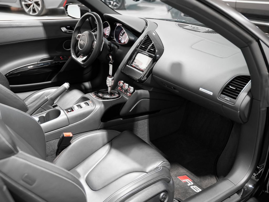 Used 2015 Audi R8 V10 w/ Full Leather Package image 26