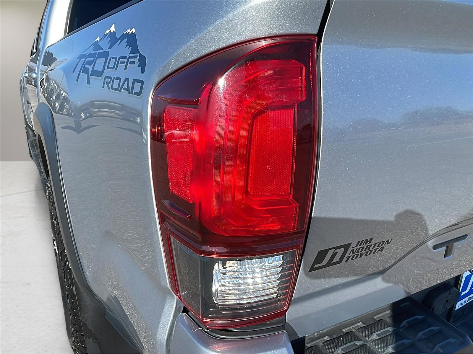 Used 2018 Toyota Tacoma TRD Off-Road image 11