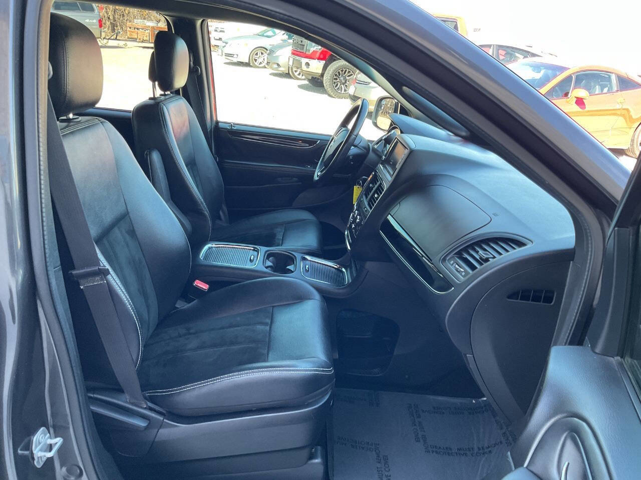 Used 2016 Dodge Grand Caravan SXT image 48