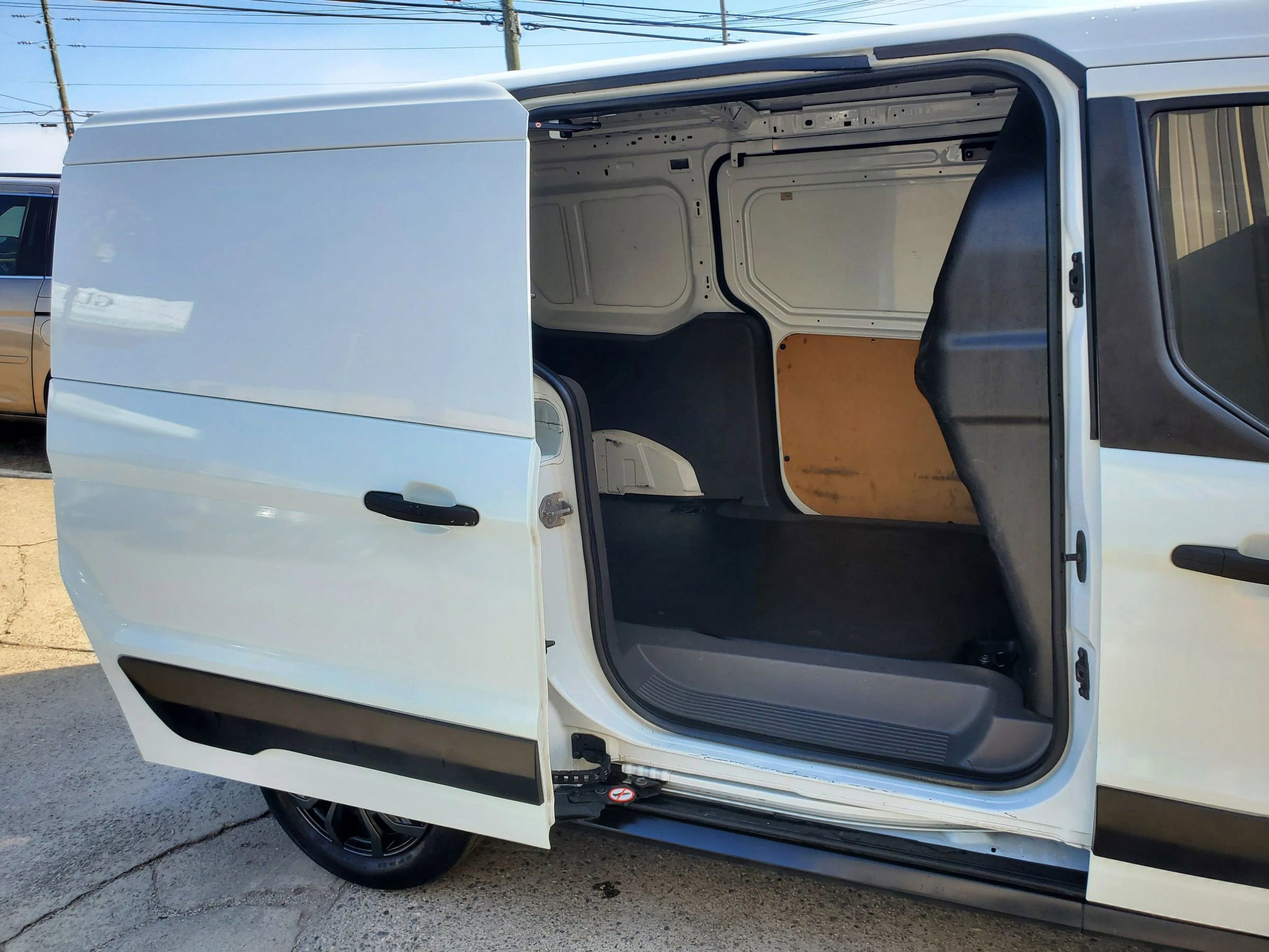 Used 2021 Ford Transit Connect XLT image 18