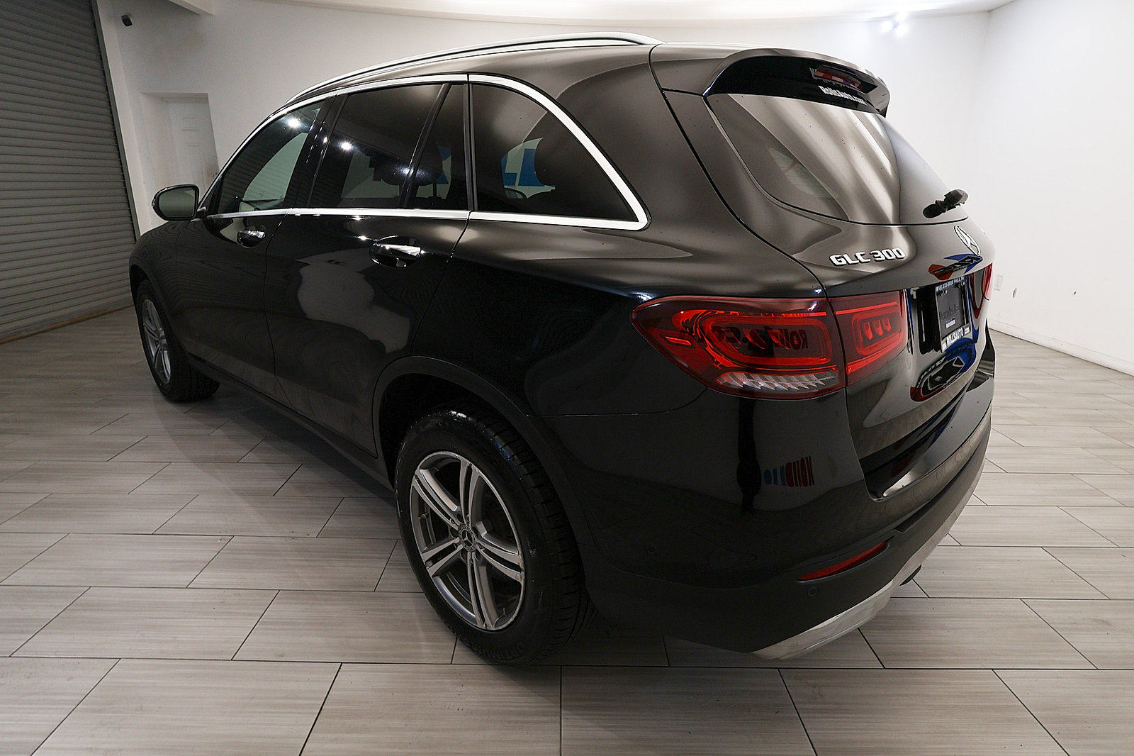 Used 2021 Mercedes-Benz GLC 300 4MATIC image 3