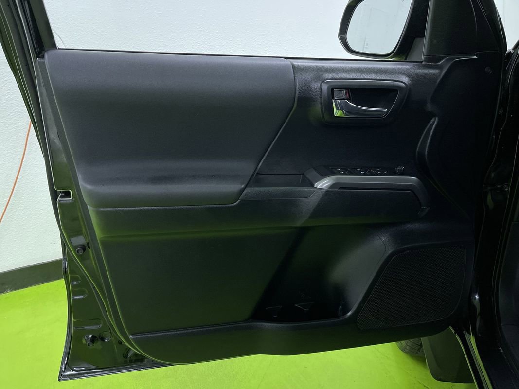 Used 2019 Toyota Tacoma TRD Sport image 16