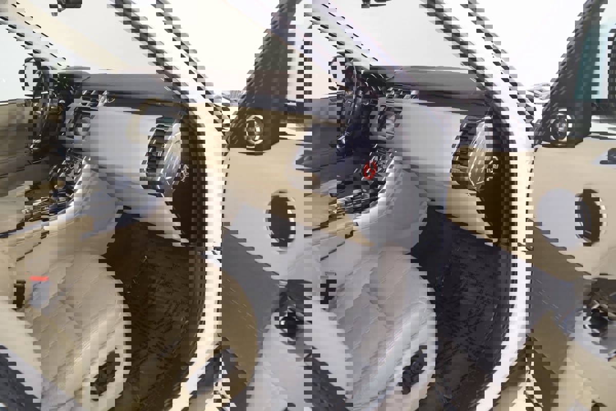 Used 2016 Land Rover Range Rover Sport SE image 40