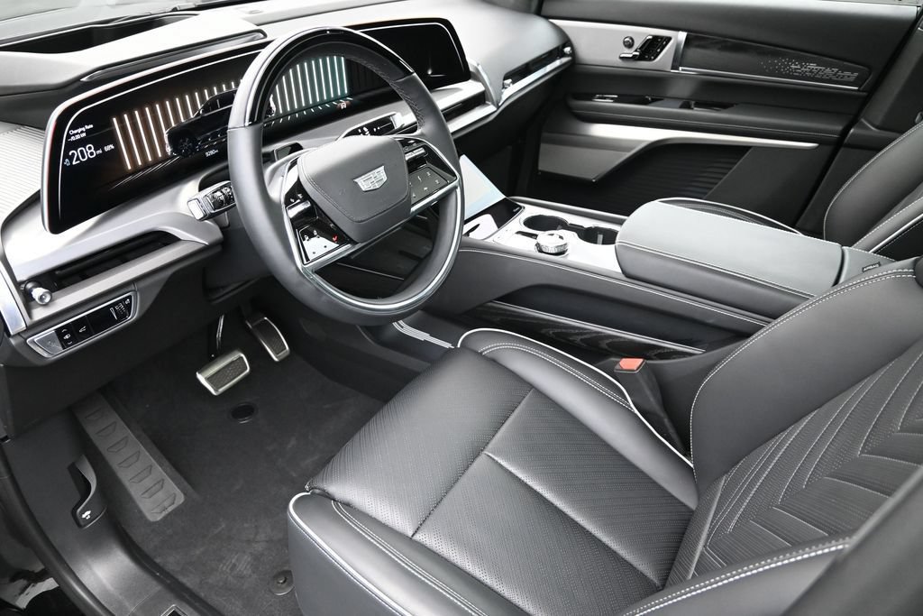 Certified 2026 Cadillac Vistiq Platinum w/ LPO, Floor Liner Package AWD/4WD image 10