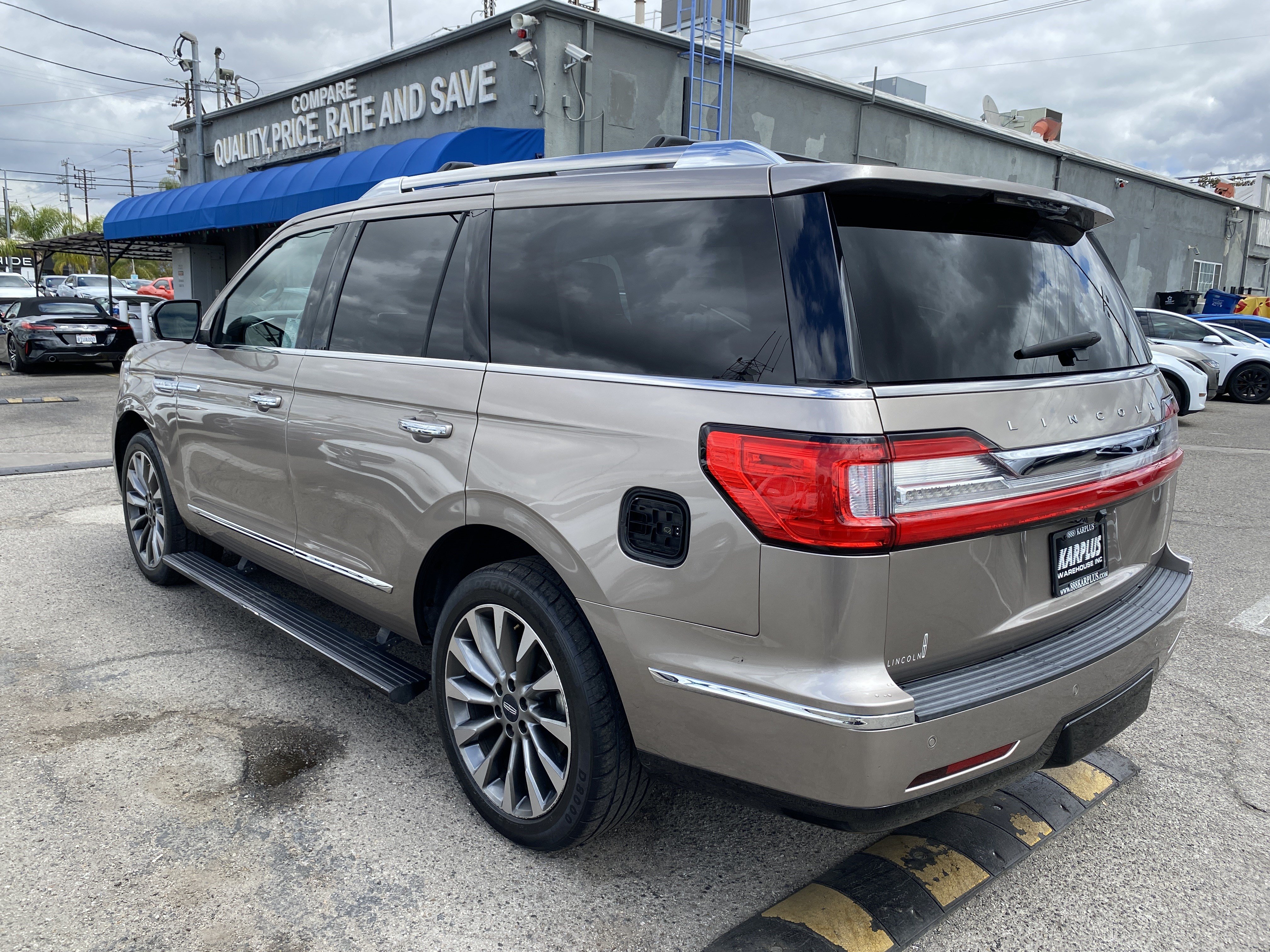 Used 2019 Lincoln Navigator Select w/ Cargo Package RWD image 12