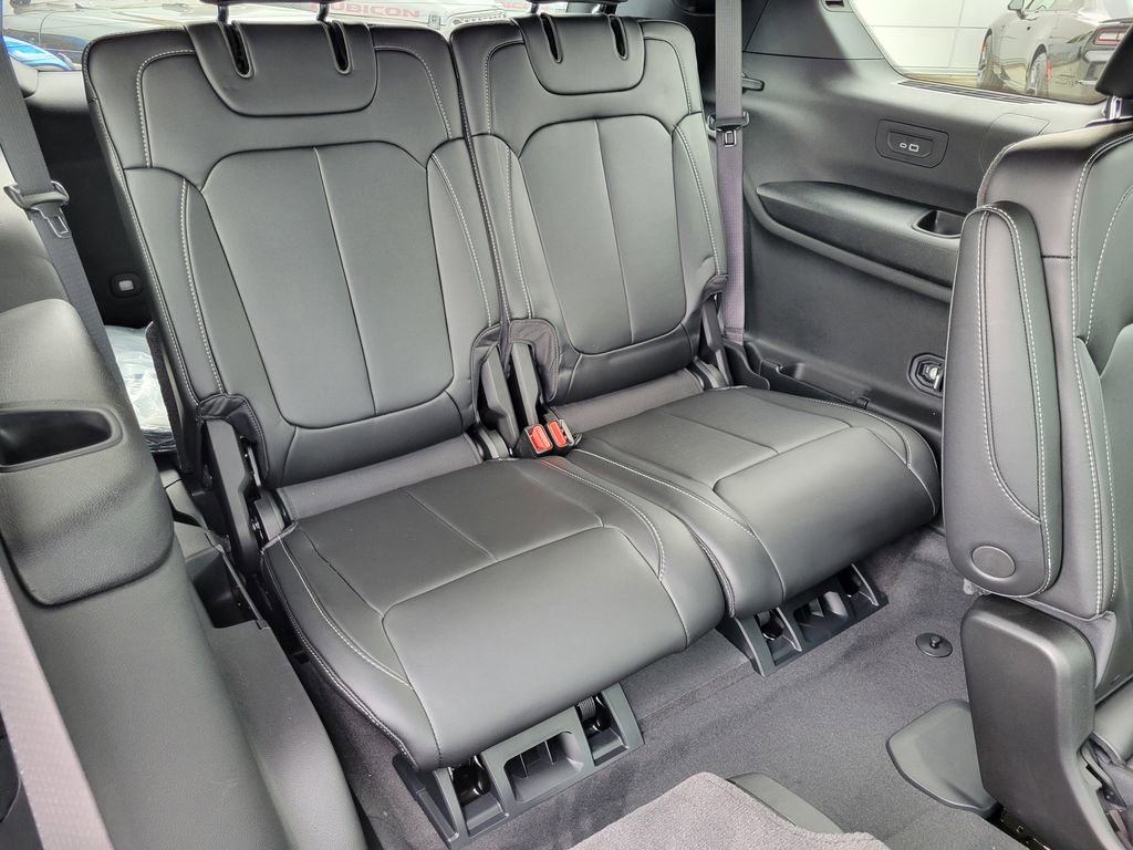 New 2026 Jeep Grand Cherokee L Limited w/ Limited Altitude Package AWD/4WD image 19