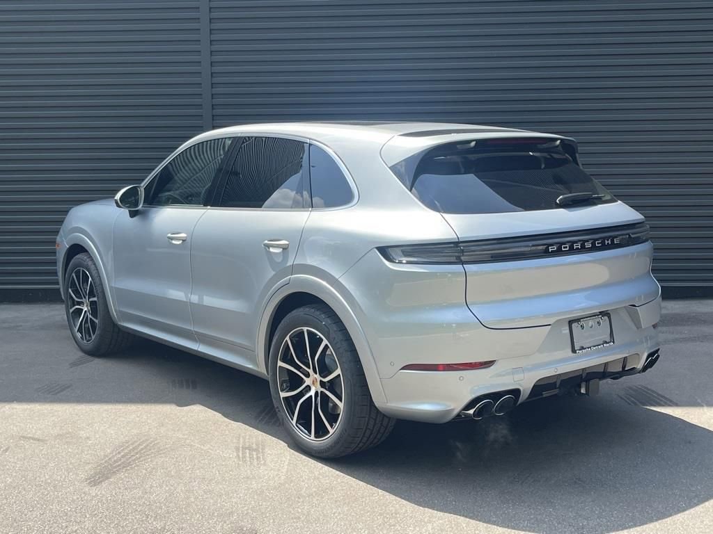 New 2025 Porsche Cayenne image 3