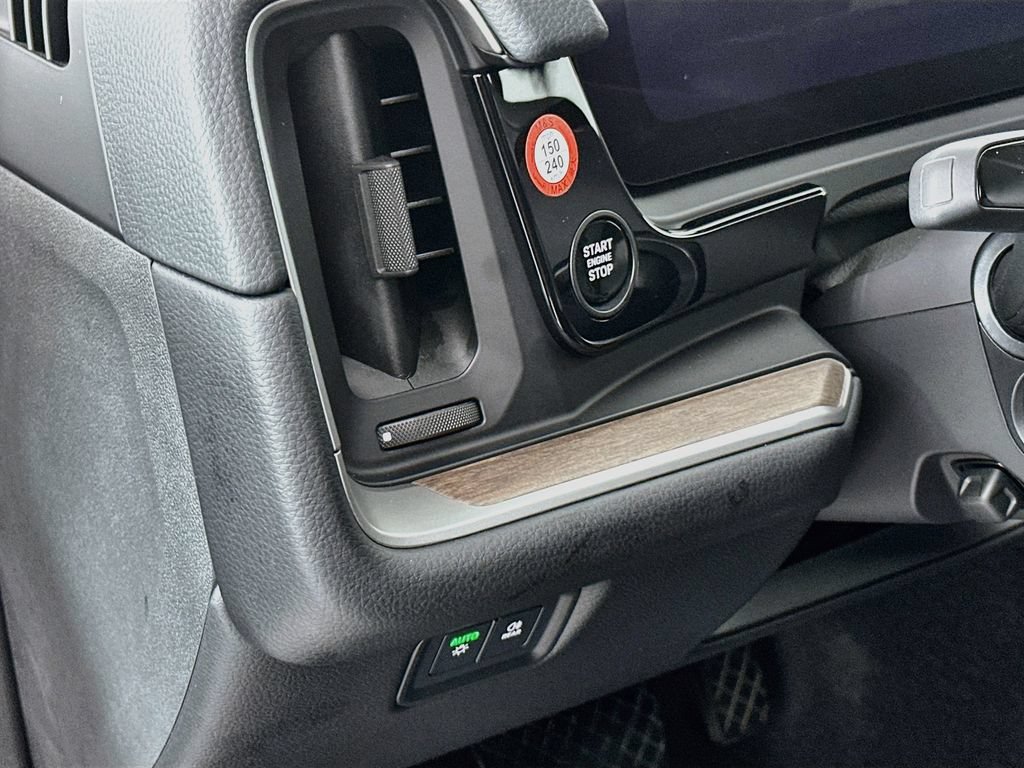 Certified 2024 Porsche Cayenne AWD/4WD image 11