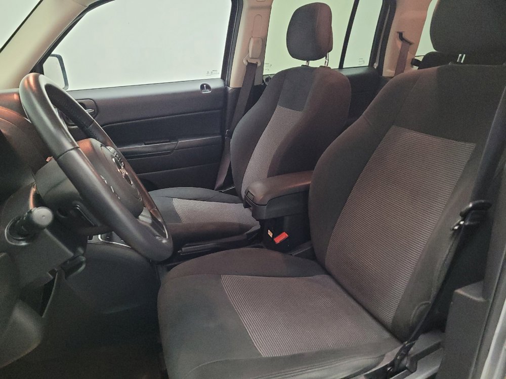 Used 2017 Jeep Patriot Latitude FWD image 17