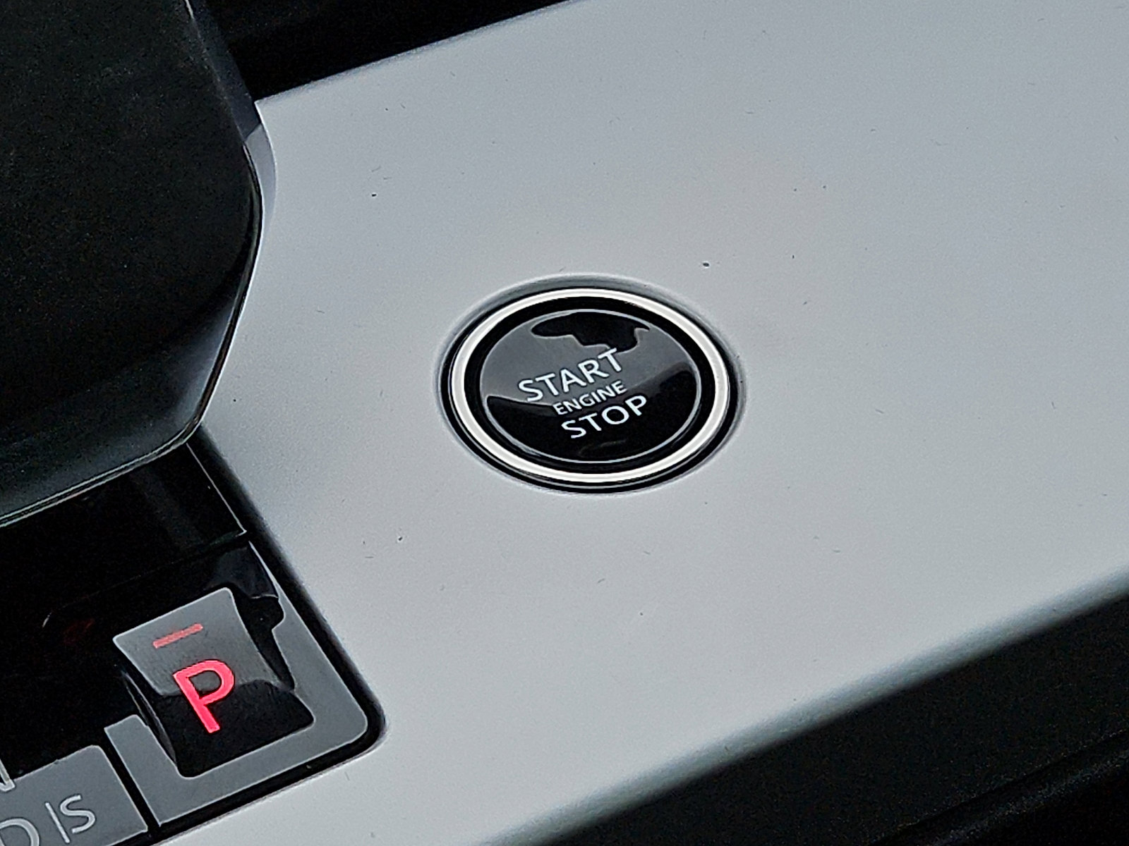 Used 2024 Land Rover Range Rover Long Wheelbase SE image 24