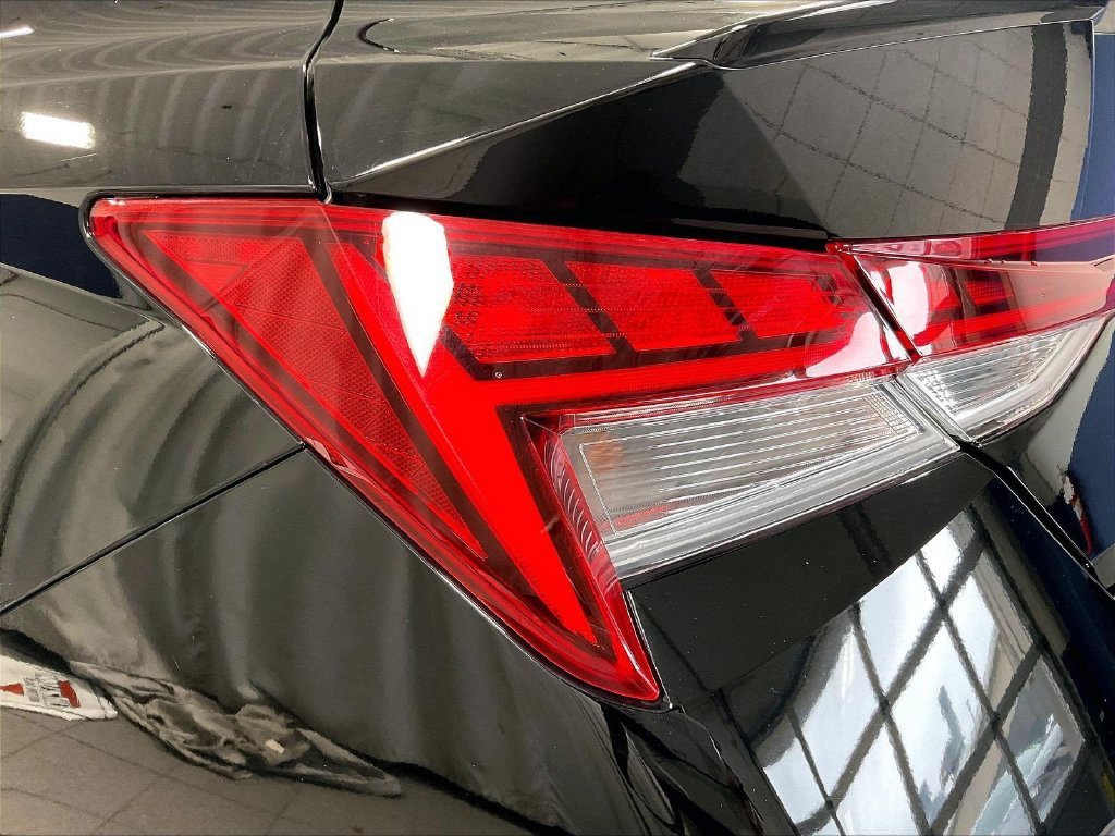Used 2025 Hyundai Elantra SEL FWD image 33