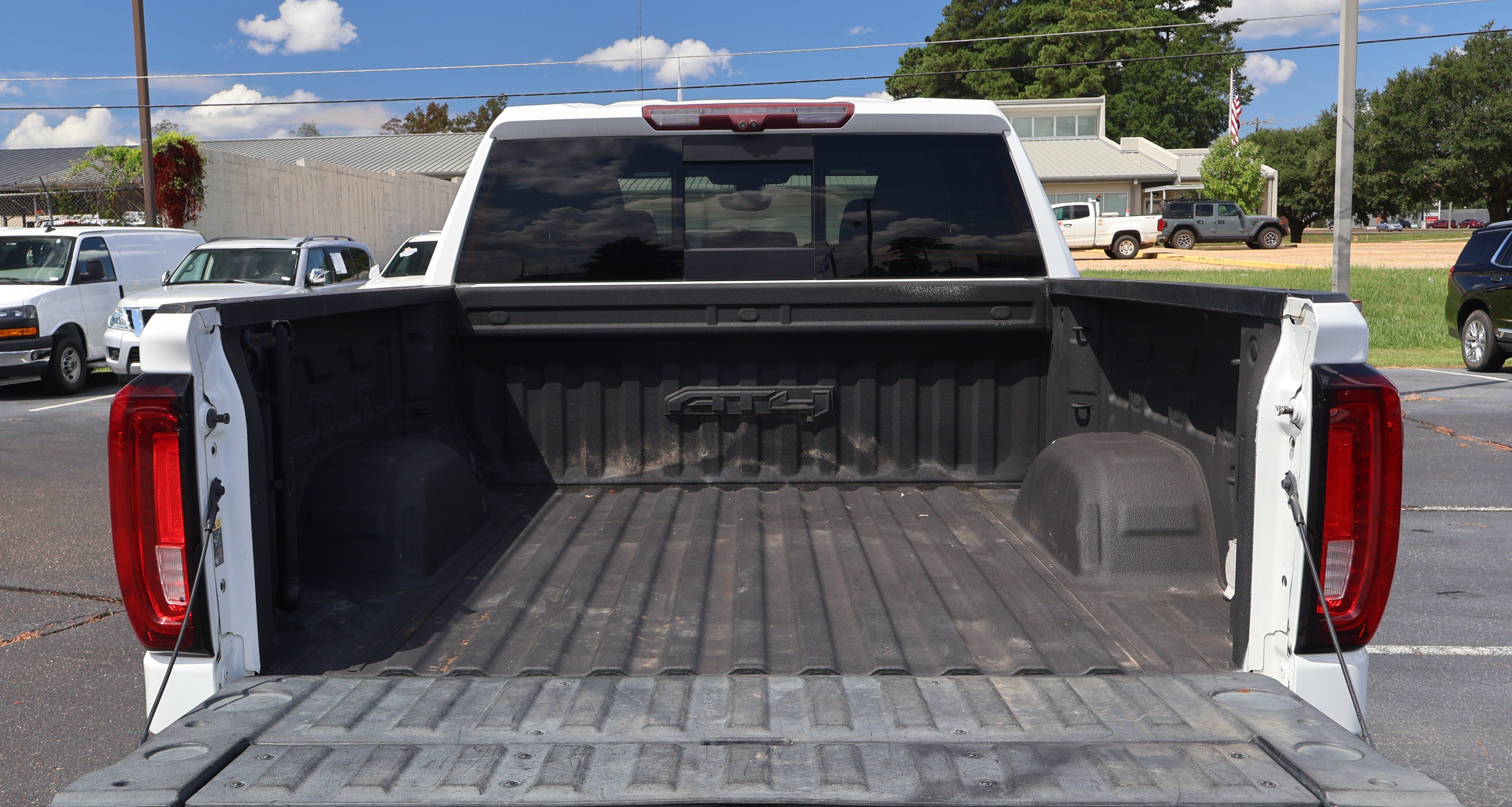 Used 2021 GMC Sierra 1500 AT4 w/ AT4 Value Package AWD/4WD image 13