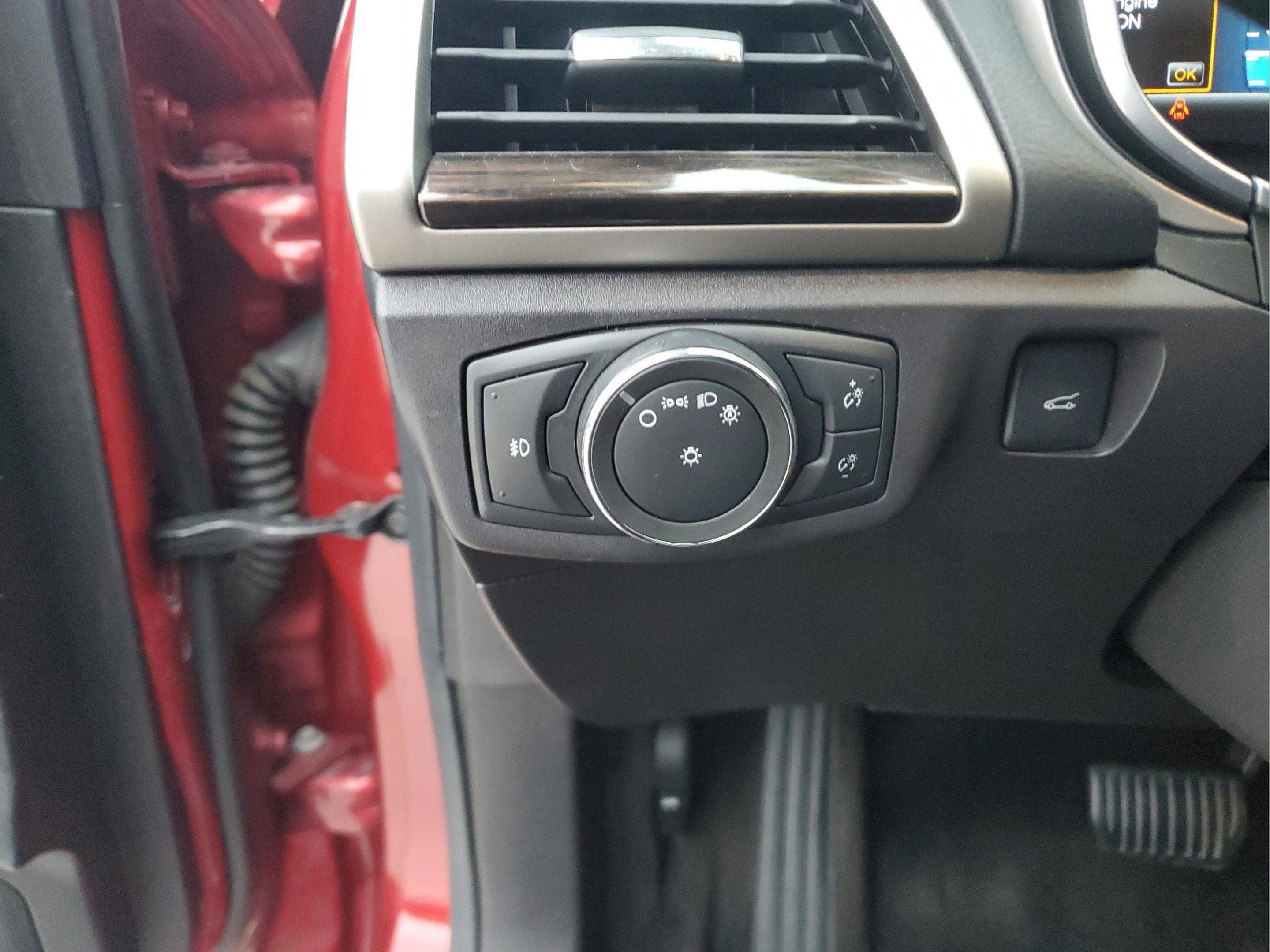 Used 2016 Ford Fusion SE w/ Equipment Group 202A FWD image 26