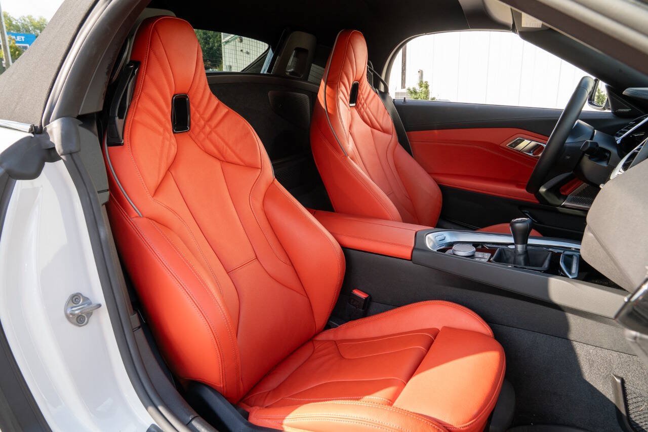 Used 2025 BMW Z4 M40i w/ Edition RWD image 36
