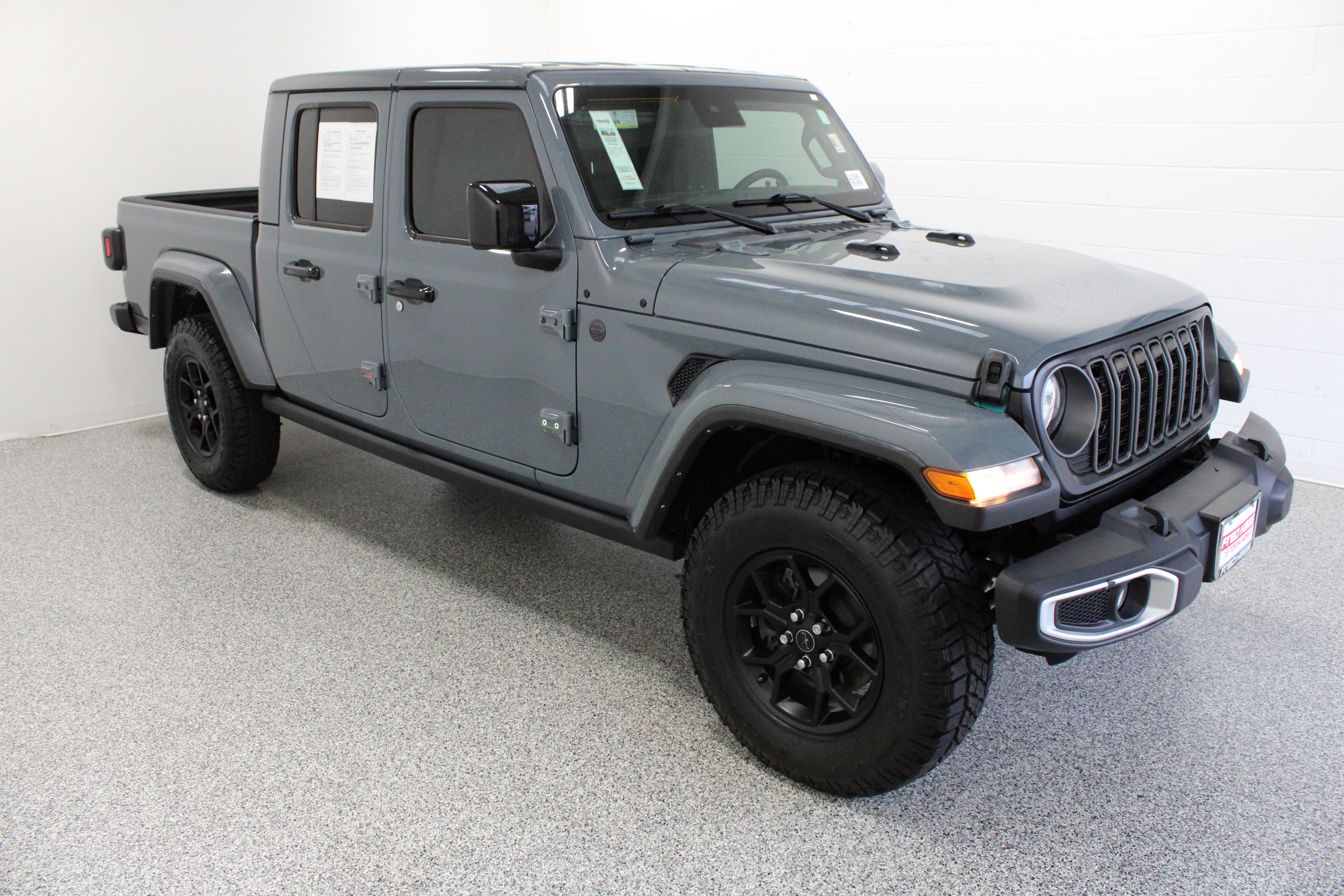 Used 2025 Jeep Gladiator Sport AWD/4WD image 4