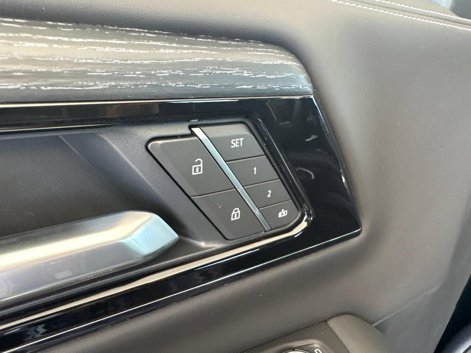 New 2026 GMC Yukon XL AT4 Ultimate AWD/4WD image 14