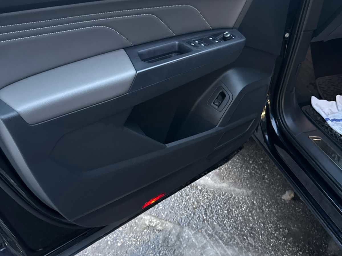 Used 2021 Volkswagen Atlas Cross Sport SEL Premium w/ Luggage Net & Mats Package image 17