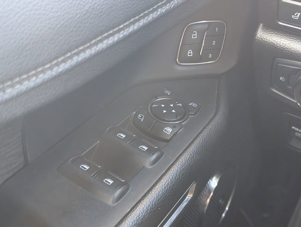 Used 2020 Ford Expedition Limited image 15