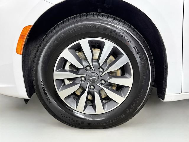 Used 2024 Chrysler Pacifica Select image 32