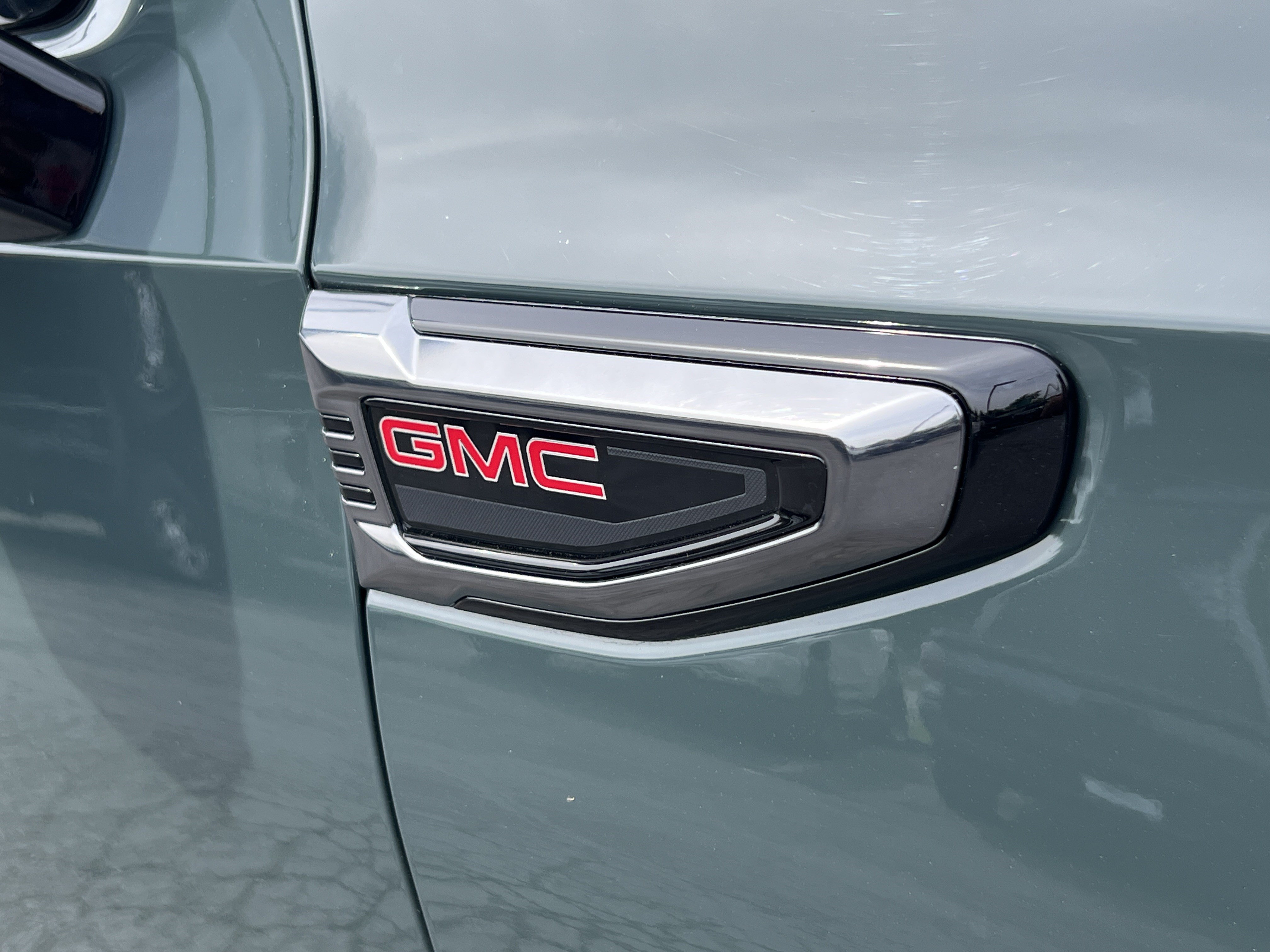 Used 2025 GMC Yukon AT4 w/ AT4 Premium Package AWD/4WD image 11