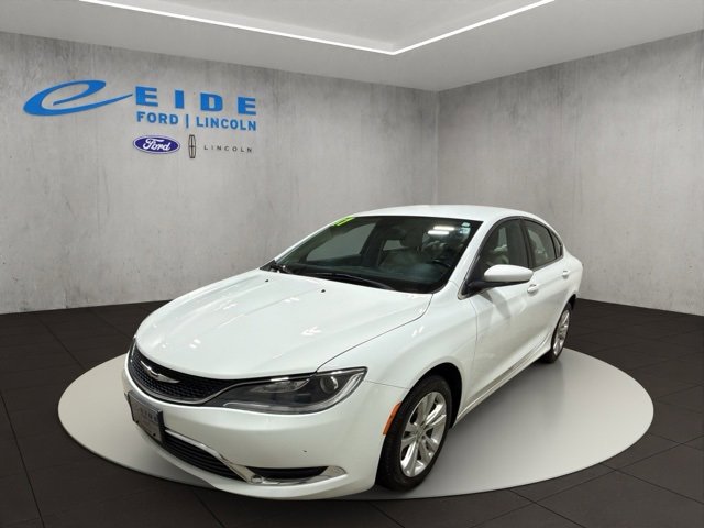 Used 2017 Chrysler 200 Limited Platinum w/ Comfort & Convenience Group image 2