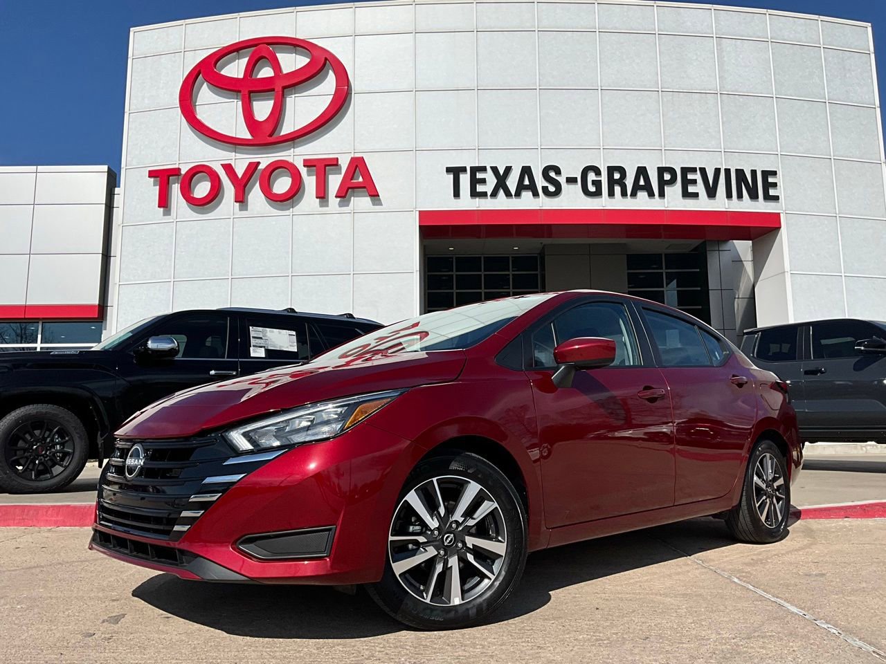 Used 2025 Nissan Versa SV image 2