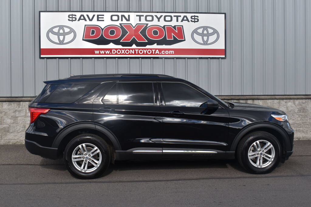 Used 2024 Ford Explorer XLT w/ Equipment Group 202A AWD/4WD image 8