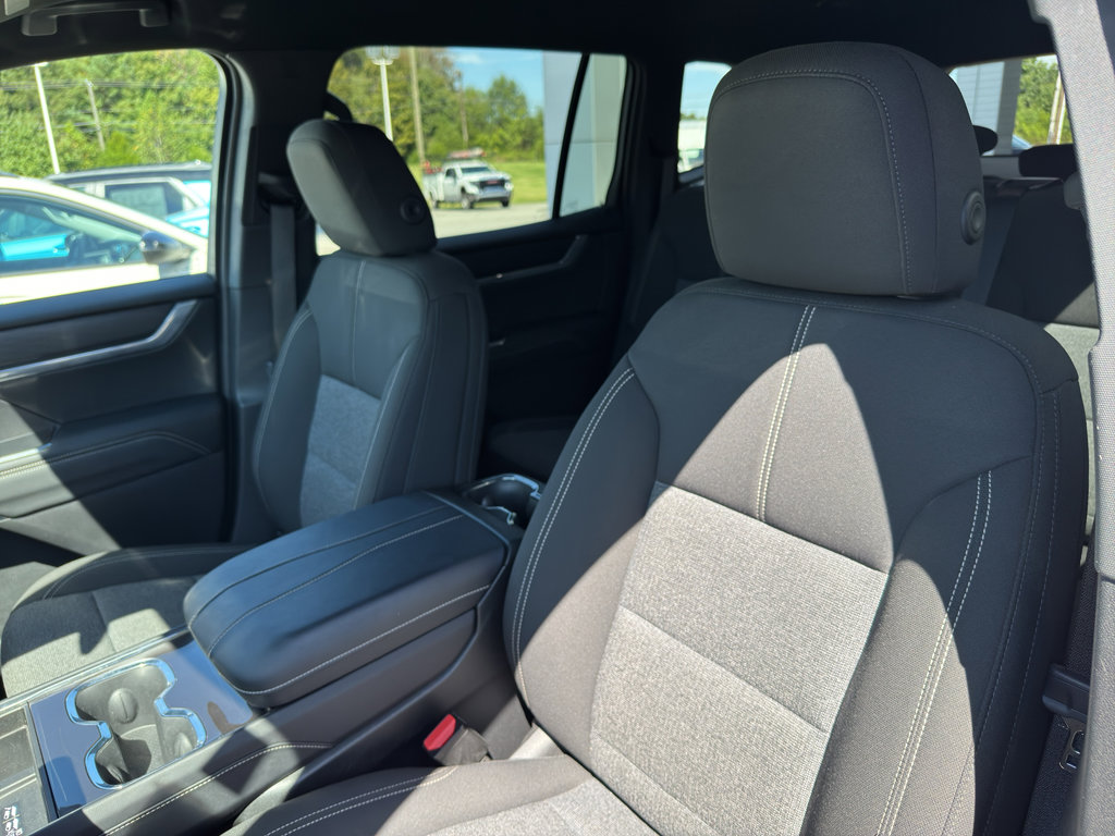 Used 2025 GMC Acadia Elevation image 12