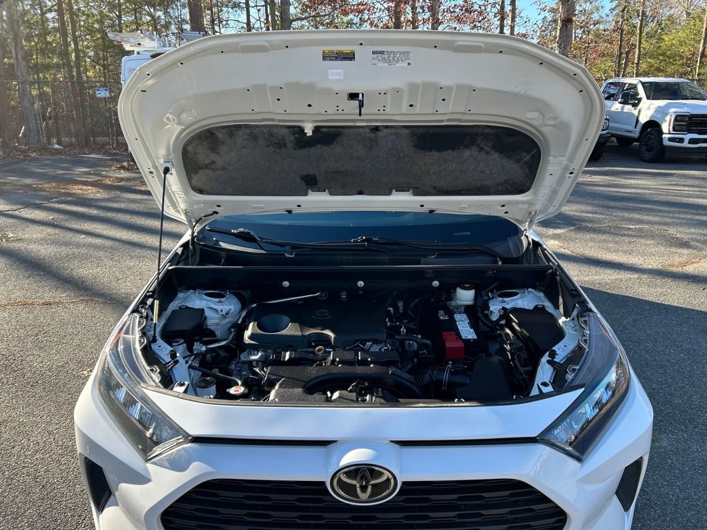 Used 2021 Toyota RAV4 LE image 11