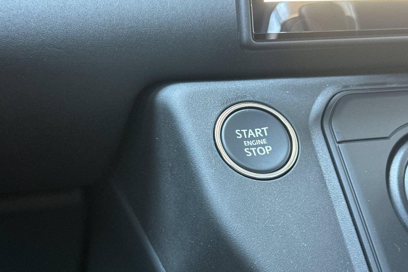 New 2026 Land Rover Defender 110 S AWD/4WD image 16