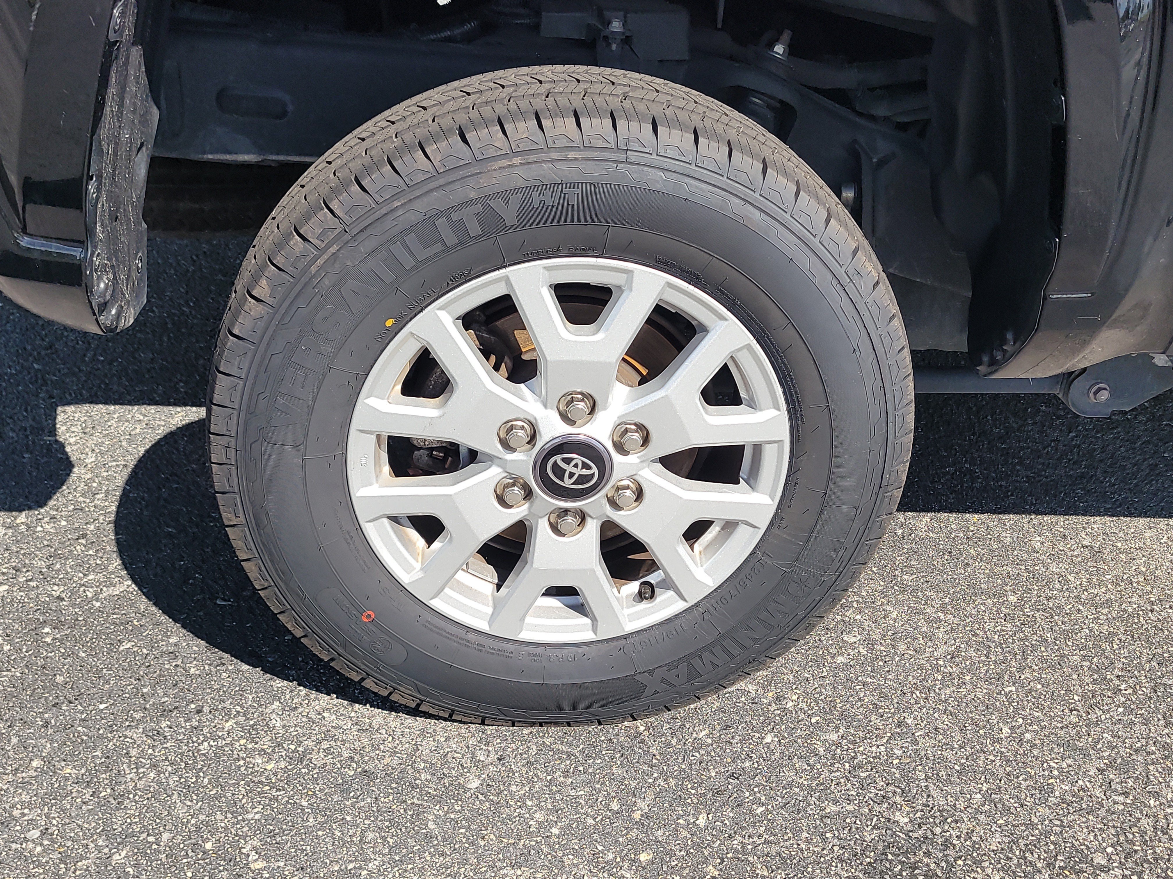 Certified 2024 Toyota Tacoma SR5 AWD/4WD image 10