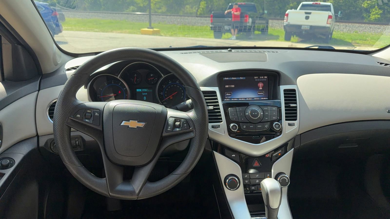 Used 2016 Chevrolet Cruze LT w/ Technology Package FWD image 9
