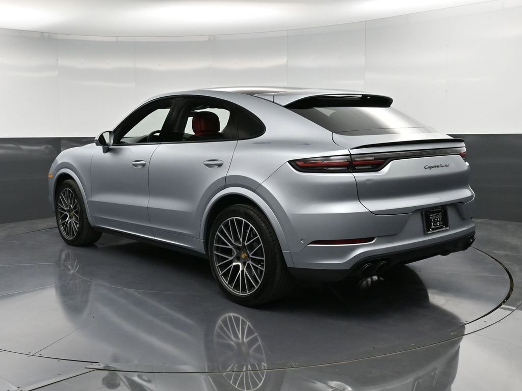 Certified 2022 Porsche Cayenne Turbo AWD/4WD image 3