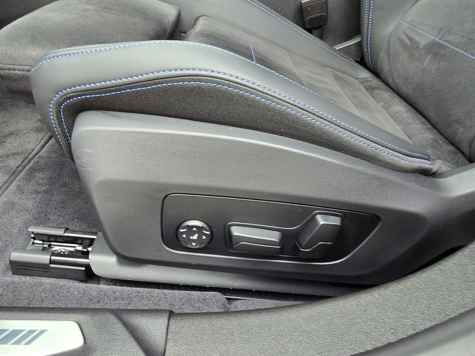 Used 2025 BMW M235i xDrive w/ M Performance Package image 18