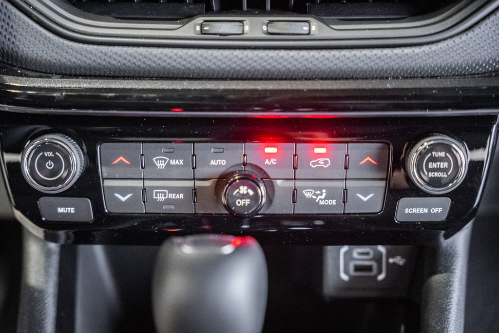 New 2025 Jeep Compass Limited w/ Sun & Sound Group image 22