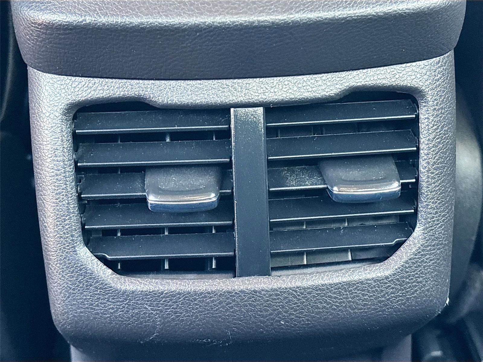 Used 2014 Ford Fusion SE w/ Equipment Group 202A image 22