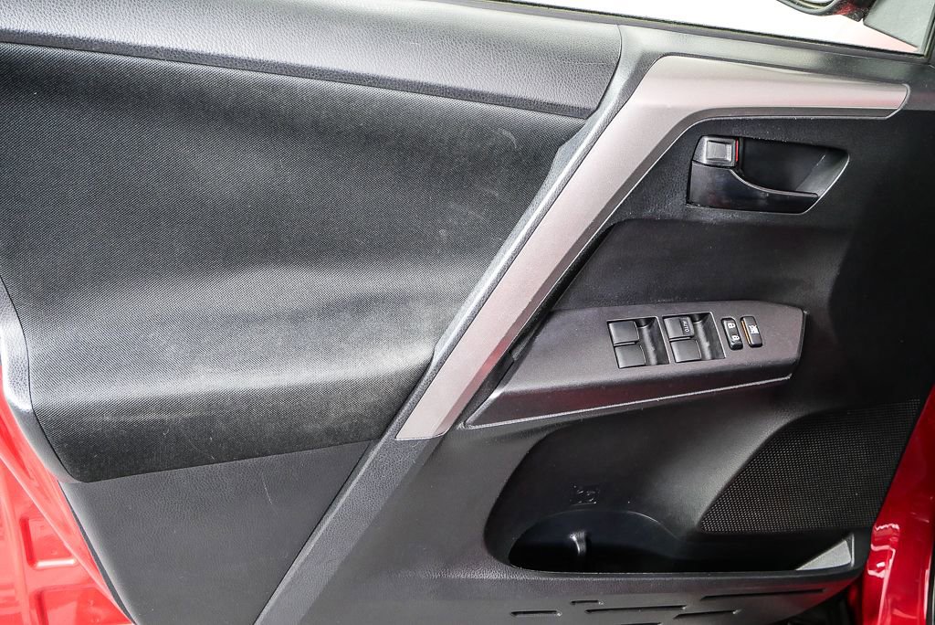 Used 2016 Toyota RAV4 LE w/ Cargo Management Package image 6