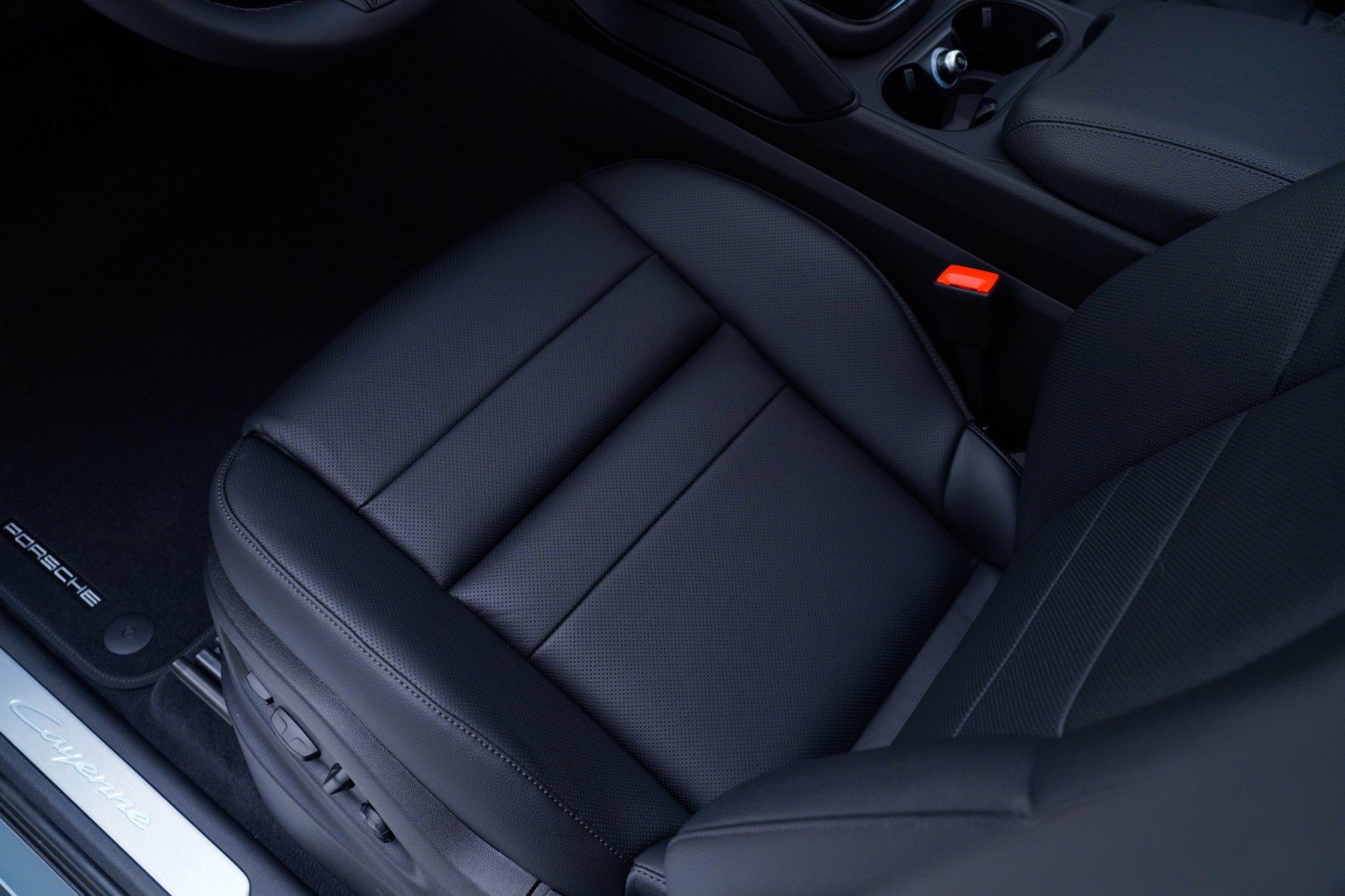 Certified 2026 Porsche Cayenne AWD/4WD image 16