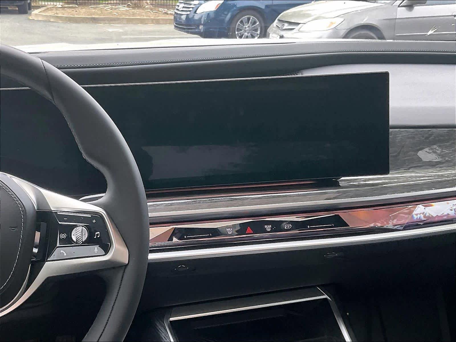 Certified 2024 BMW i7 xDrive60 image 8
