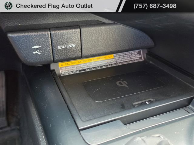 Used 2019 Toyota Camry SE image 19