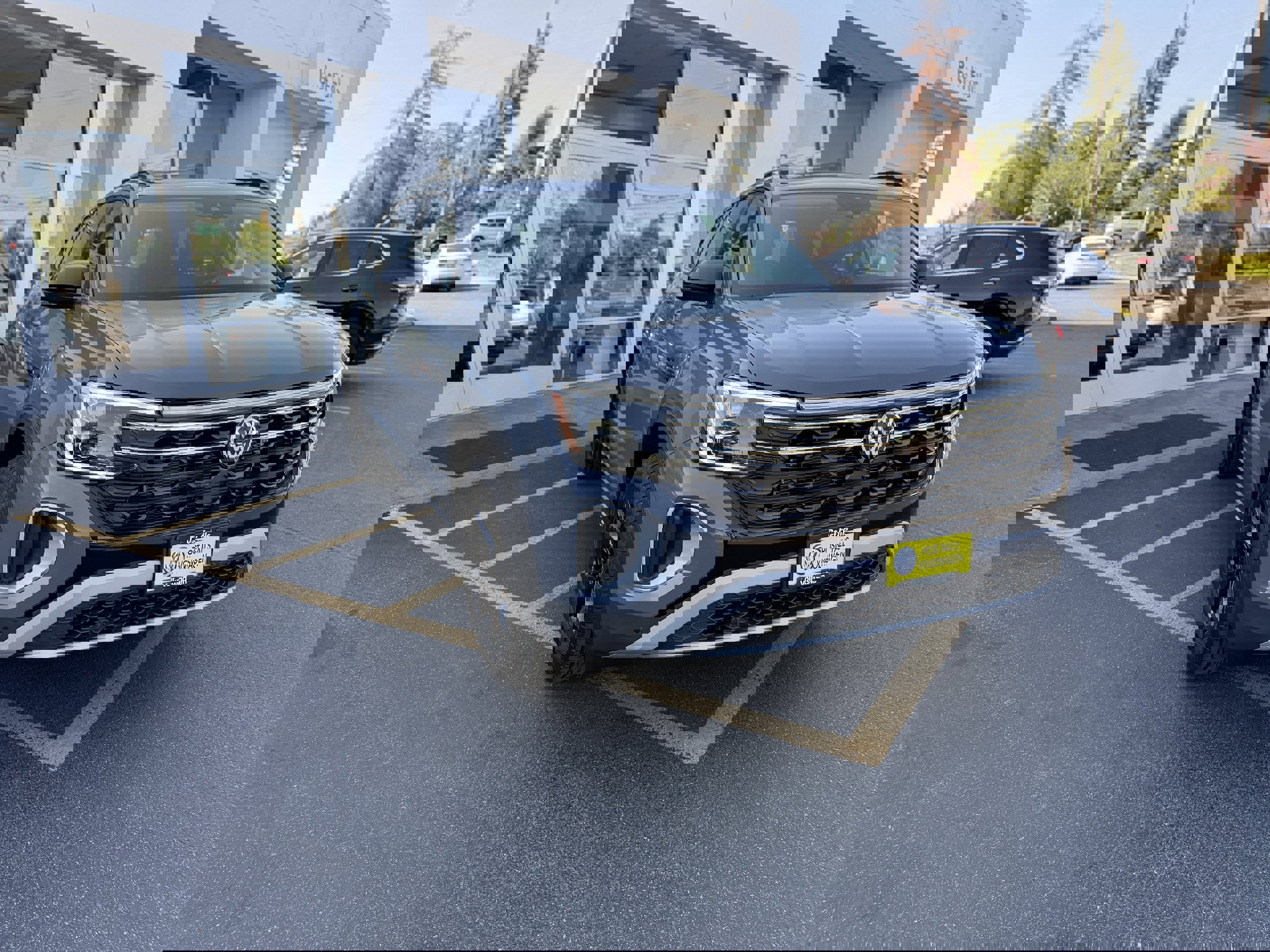 New 2025 Volkswagen Atlas Peak Edition SE image 5