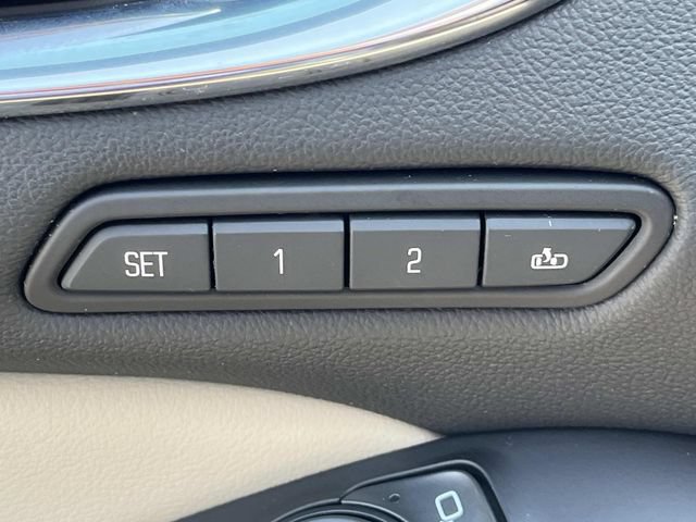 Used 2018 Buick Enclave Premium w/ Experience Buick Package FWD image 32